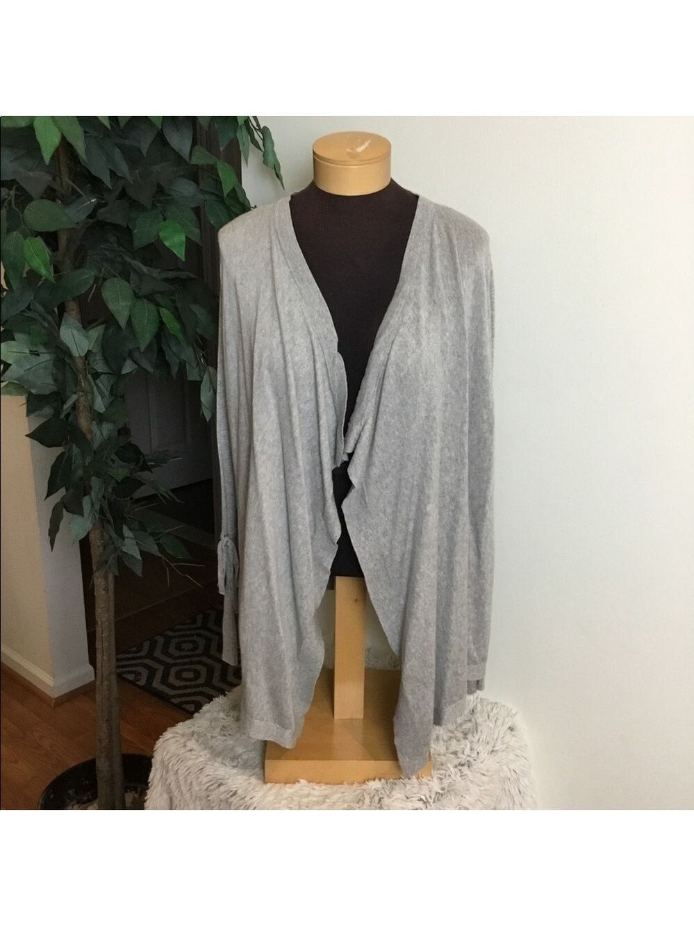 Simply Vera Vera Wang gray L flyaway Cardigan